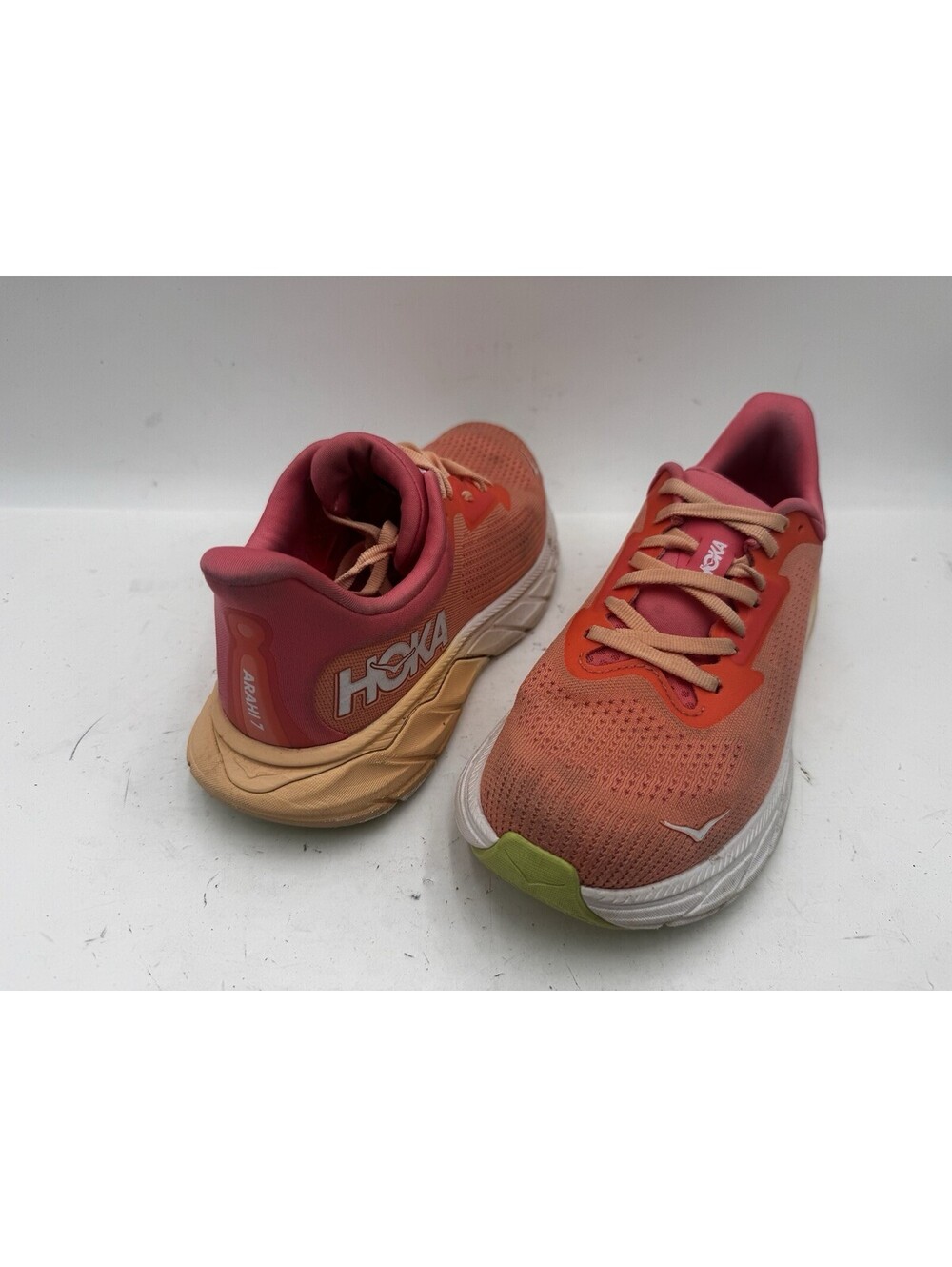 Hoka One One Arahi 7 Women's Sneakers Size 7.5   Coral Athletic Running Shoes